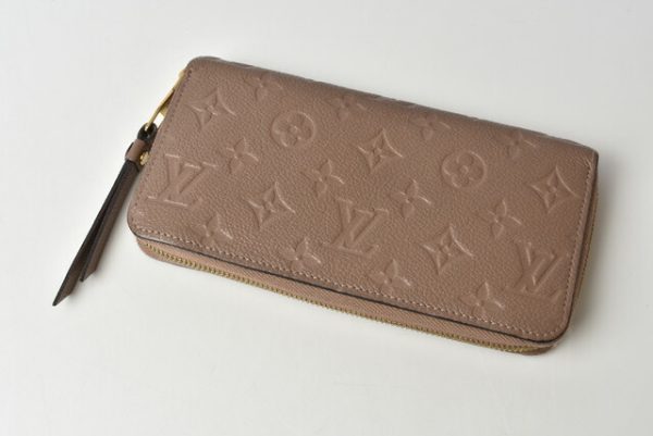 m2204 27 lv 2 Louis Vuitton Long Wallet Zippy Wallet Empreinte Tourtrail