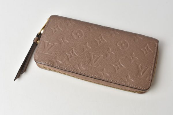 m2204 27 lv 2 Louis Vuitton Zippy Wallet Long Monogram Empreinte Tourtrail