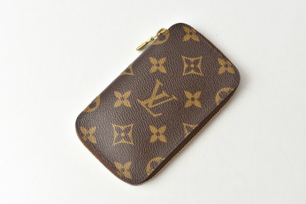 m2204 37 lv 2 Louis Vuitton Key Case Multicle Monogram Zipper