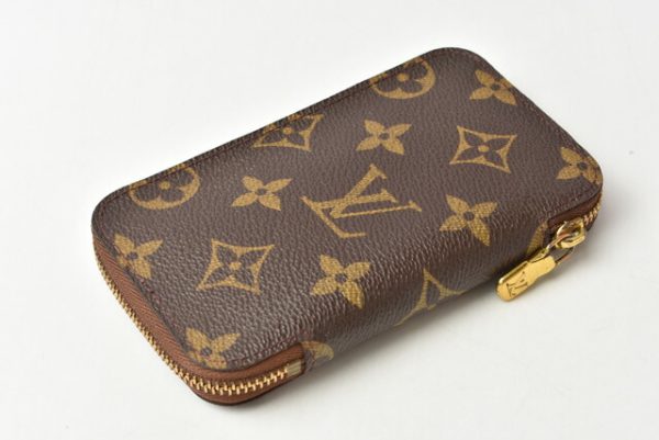 m2204 37 lv 3 Louis Vuitton Key Case Multicle Monogram Zipper