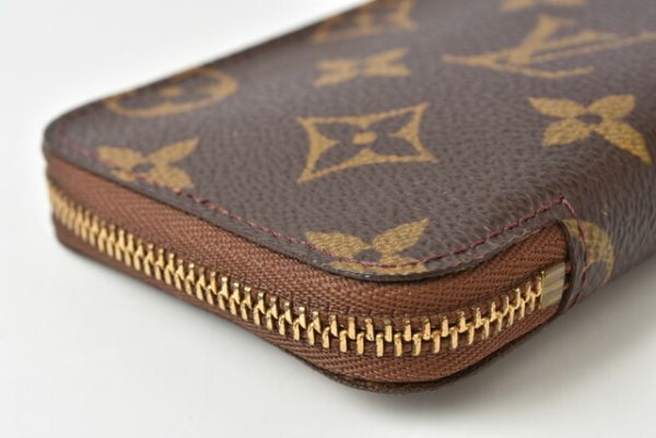 m2204 37 lv 5 Louis Vuitton Key Case Multicle Monogram Zipper