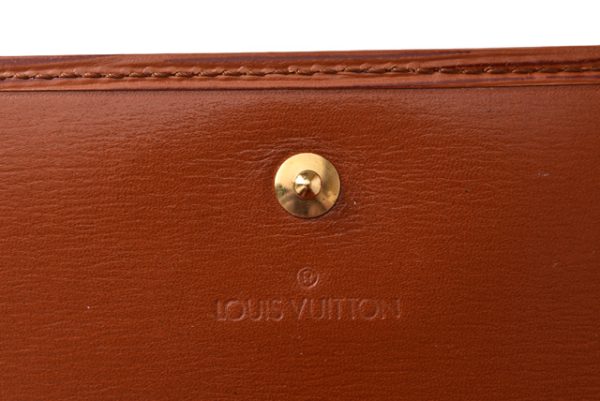 m2204 39 lv 4 Louis Vuitton Wallet Portomonebier Epi Kenyan Brown