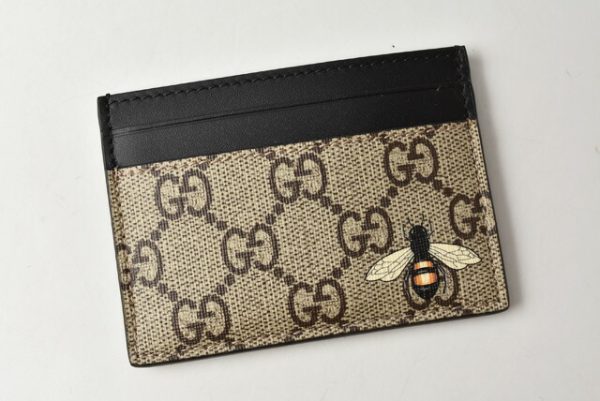 m2207 09 g 2 Gucci Card Case GG Supreme Bee Print