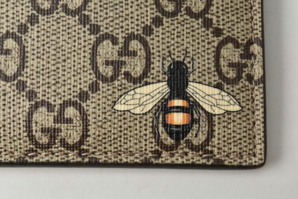 m2207 09 g 4 Gucci Card Case GG Supreme Bee Print