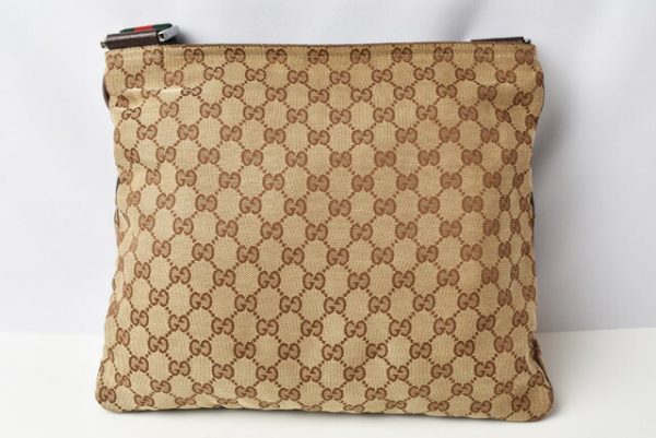 m2207 47 g 4 Gucci Messenger Bag GG Brown