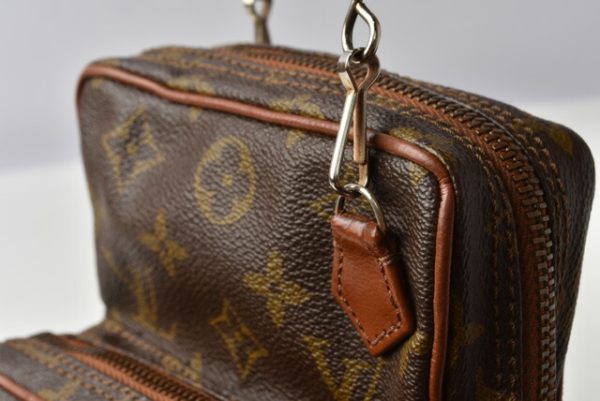 m2207 51 lv 3 Louis Vuitton Sac de Poche Pochette Monogram Brown