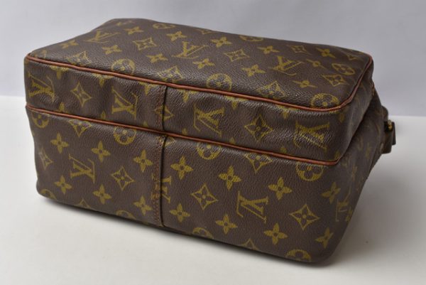 m2207 53 lv 10 Louis Vuitton Shoulder Bag Pochette Nile Monogram