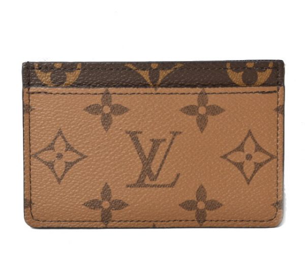 m2209 40 lv 1 Louis Vuitton Card Case Porto Cult Monogram Reverse