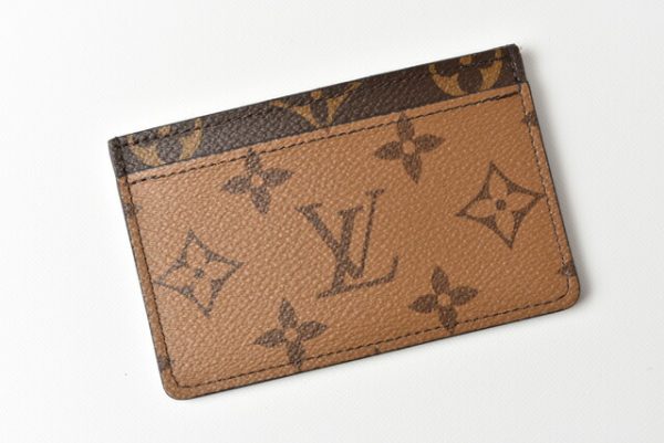 m2209 40 lv 2 Louis Vuitton Card Case Porto Cult Monogram Reverse