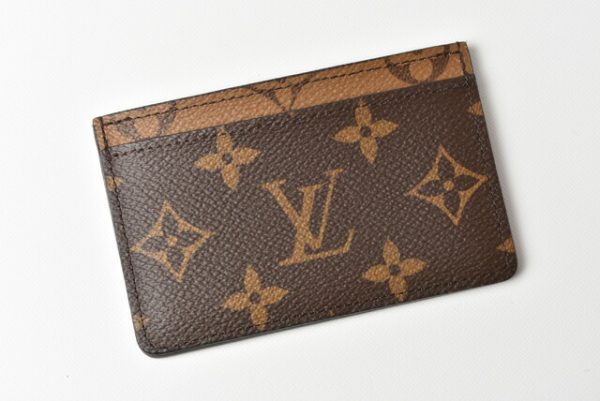 m2209 40 lv 3 Louis Vuitton Card Case Porto Cult Monogram Reverse