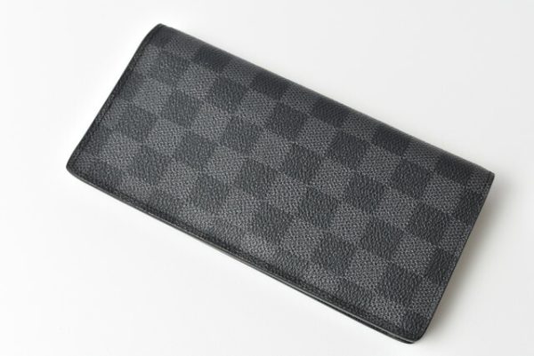 m2210 26 lv 4 Louis Vuitton Brother Wallet Long Damier Graphite