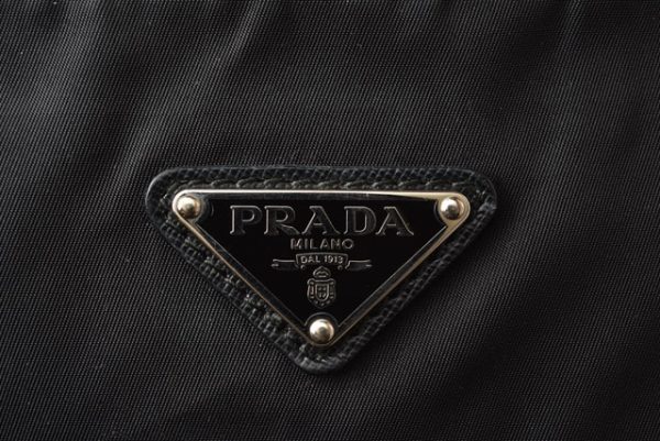 m2210 31 p 11 Prada Messenger Bag Nylon Quilted Nero