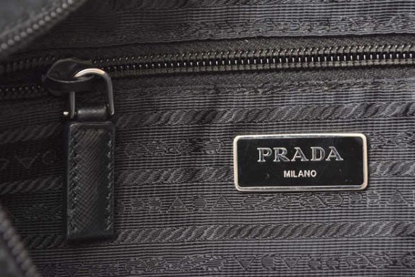 m2210 31 p 6 Prada Messenger Bag Nylon Quilted Nero