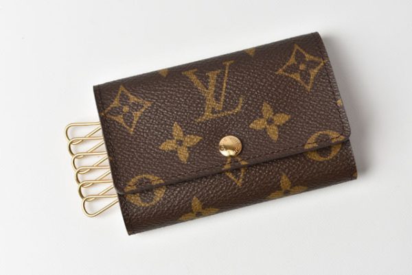 m2211 25 lv 2 Louis Vuitton Key Case Multicle Monogram