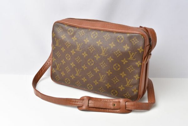 m2211 44 lv 4 Louis Vuitton Shoulder Bag Sac Bandouliere Monogram