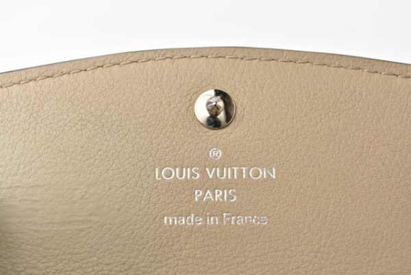 m2301 17 lv 4 Louis Vuitton Mahina Key Case Gale