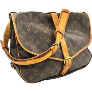 m24 1022 1 Gucci Horsebit Shoulder Bag Biege