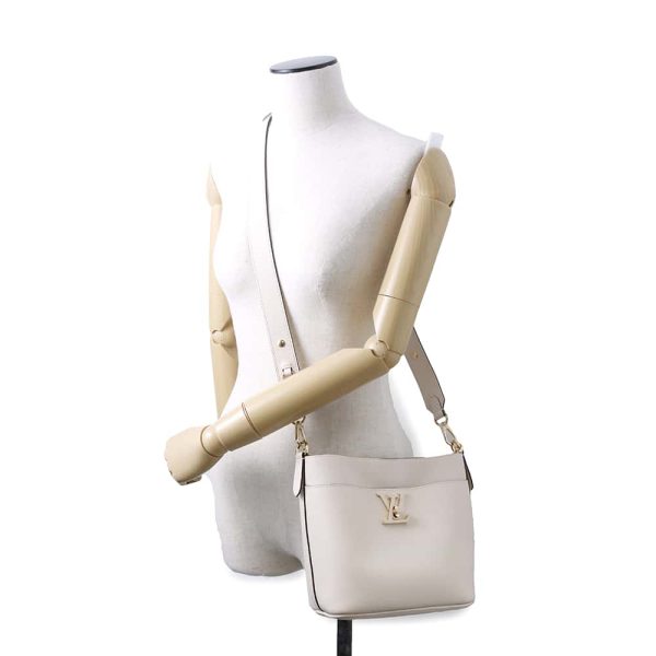 m24638 04 Louis Vuitton Grain Calf lock Walk 2way Bag White