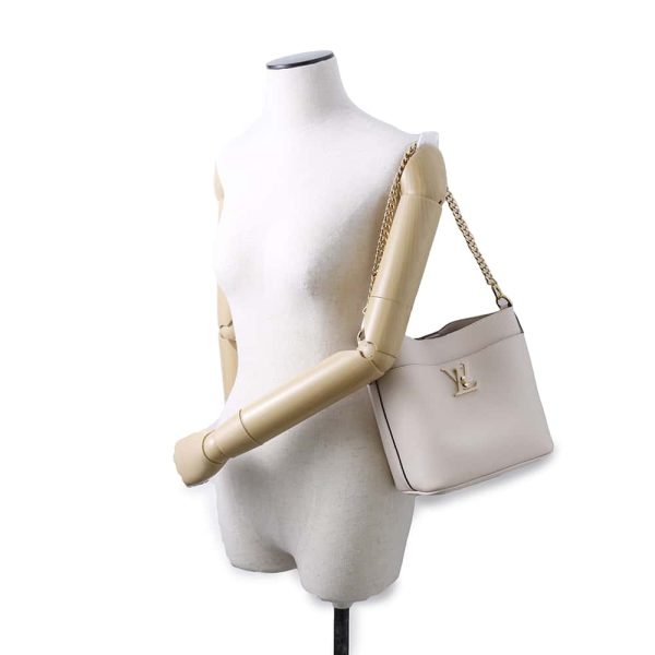 m24638 05 Louis Vuitton Grain Calf lock Walk 2way Bag White