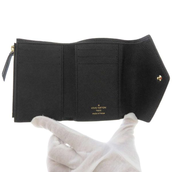 m64060 04 Louis Vuitton Portefeuille Victorine Trifold Wallet Empreinte Black