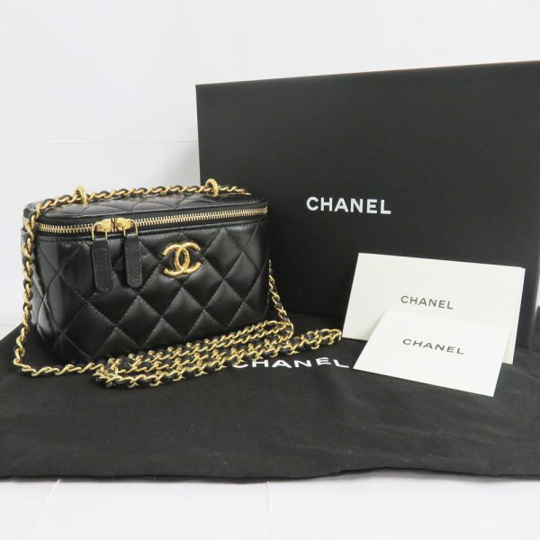 n2401 05hi0598sh 09 Chanel Matelasse Chain Vanity Black Mirror Bag Lambskin Black