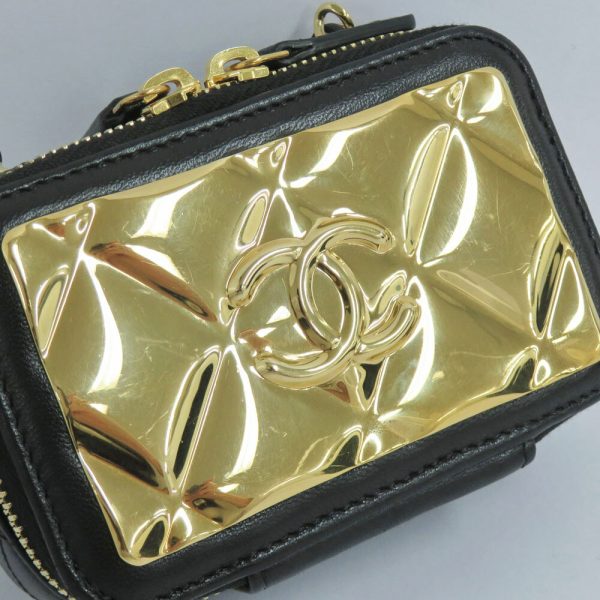 n2402 06 300504sh 05 Chanel Matelasse Vanity Case Chain Shoulder Pochette Black Lambskin GD No 31 Card Case Black