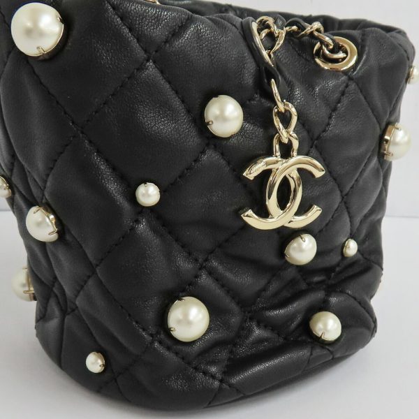 n2403 06 300706sh 06 Chanel chain pouch fake pearl lambskin black mini bag