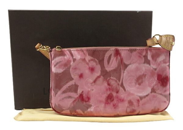 n48217 1 Louis Vuitton Vernis Ikat Flower Pochette Accessoire Rose Pink