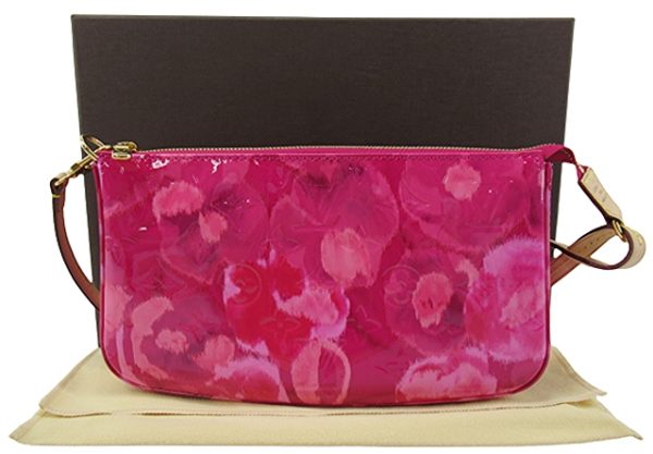 n48338 1 Louis Vuitton Vernis Ikat Flower Pochette Accessoire Rose Andien