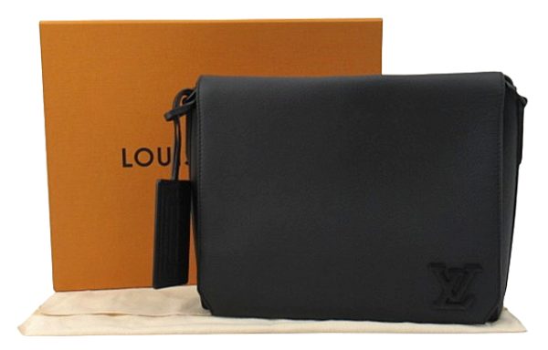 n51297 1 Louis Vuitton Grain Takeoff Messenger Bag Noir