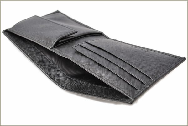 p 16 0150 4 Prada Folding Wallet Saffiano Nero