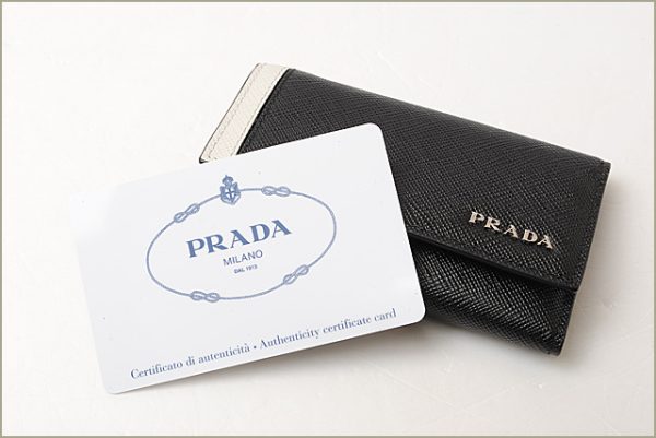 p 16 201 5 Prada Line Saffiano Key Case Nero Talco