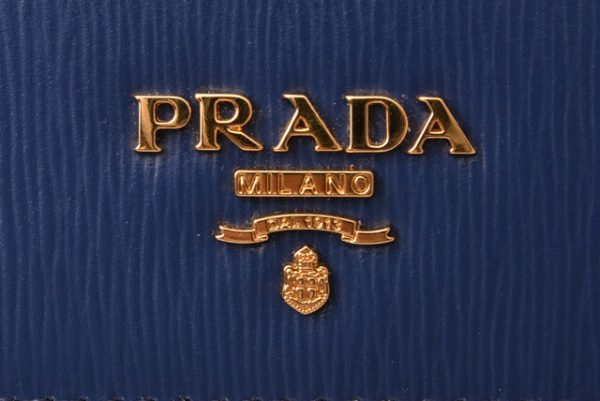 p 19 027 6 Prada 3 FWallet Vitello Move Bluette