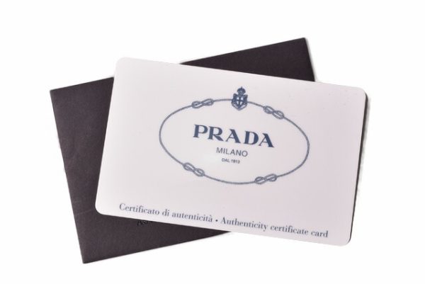 p 19 027 8 Prada 3 FWallet Vitello Move Bluette