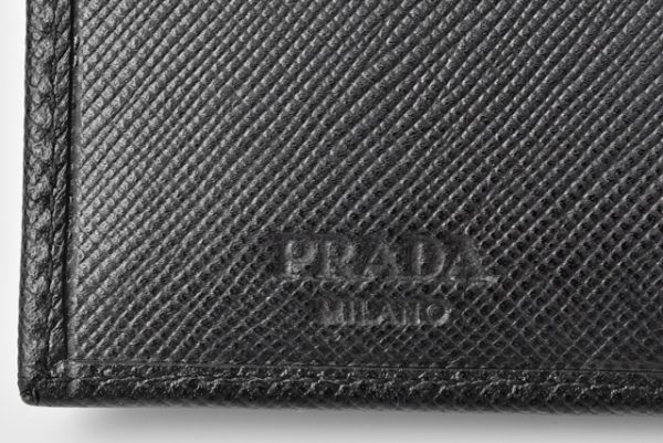 p 19 102 8 Prada Folding Wallet Saffiano Nero