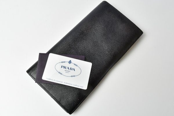 p 19 1220 13 Prada Long Wallet Saffiano Nero