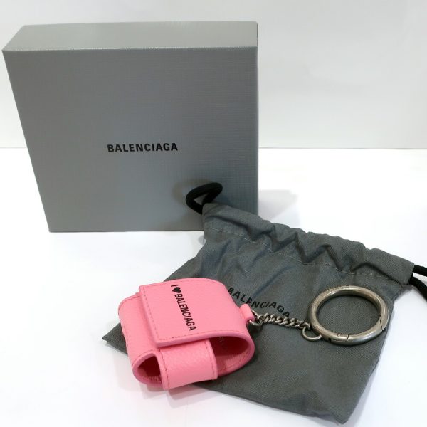 s2311 05 506995mk 09 Balenciaga CASH Large EARPODS PRO Holder Pink