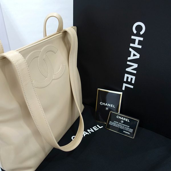 s2311 05 507444ik 09 Chanel tote bag lambskin beige