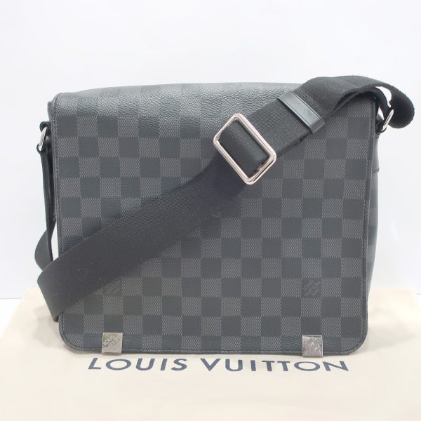 s2405 06 503268mk 09 Louis Vuitton District PM NM Shoulder Bag Graphite Black