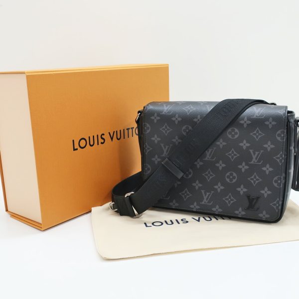 t2404 06 002806ts 09 Louis Vuitton District PM Shoulder Bag Eclipse