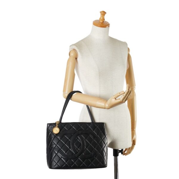 1 0155212 10 Chanel Tote Coco Mark Tote Bag Lambskin Black