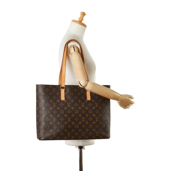 1 0160975 10 Louis Vuitton Monogram Luco Tote Bag Brown