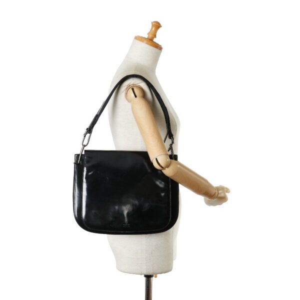 1 0163975 10 Gucci Patent One Shoulder Bag Black