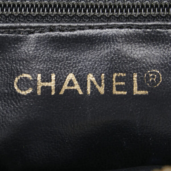 1 0165847 7 Chanel V Stitch Handbag Caviar Skin Black