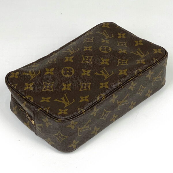 1000039987746 12 Louis Vuitton Truth Toilette 23 Pouch Monogram Brown