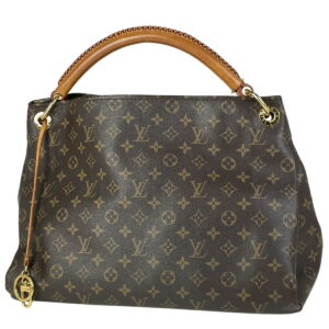 1000047669795 11 Gucci Reversible GG Tote Bag