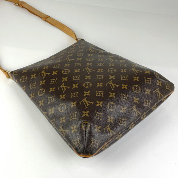 1000049692777 12 Louis Vuitton Musette Shoulder Bag Monogram Brown