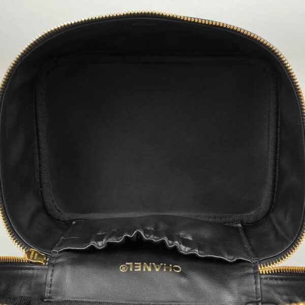 1000059701506 16 Chanel Bicolor Vanity Pouch Leather Black