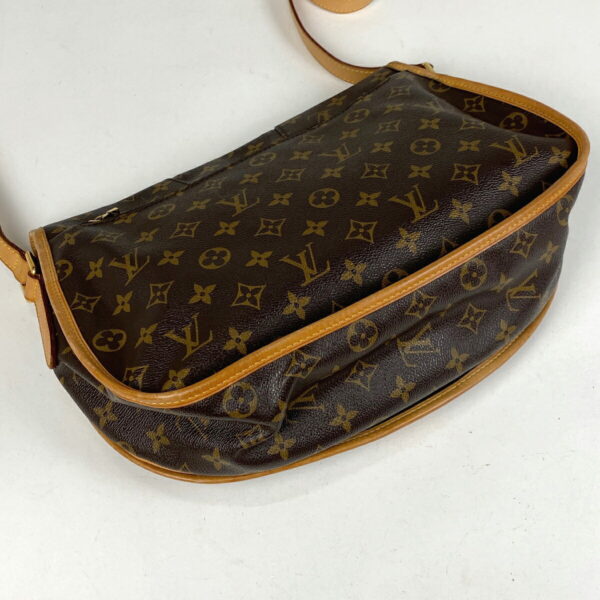 1000065479079 12 Louis Vuitton Menilmontant MM Shoulder Bag Monogram Brown