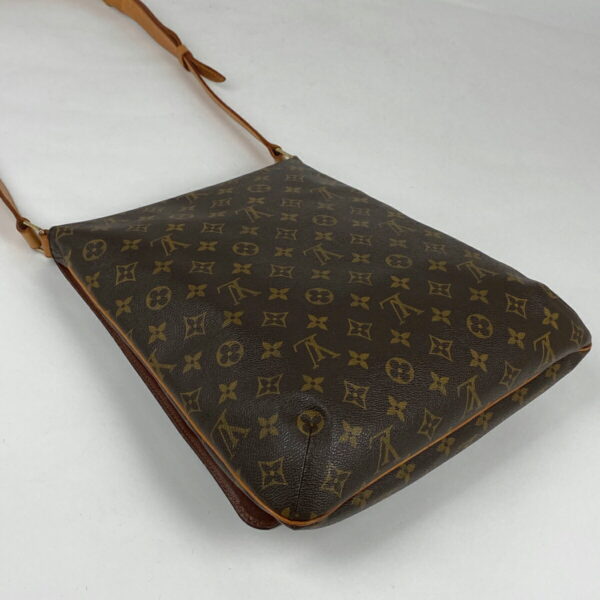 1000066704699 12 Louis Vuitton Musette Crossbody Shoulder Bag Monogram Brown